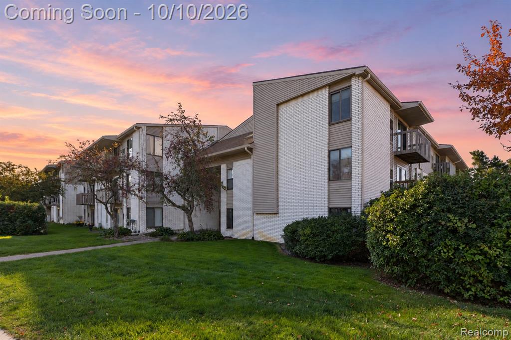 32013 W Twelve Mile Road, Farmington Hills, MI 48334