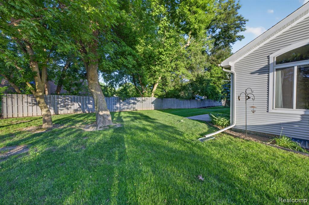 100 Aberdeen Drive, 36, Flushing, MI 48433 — Photo 6