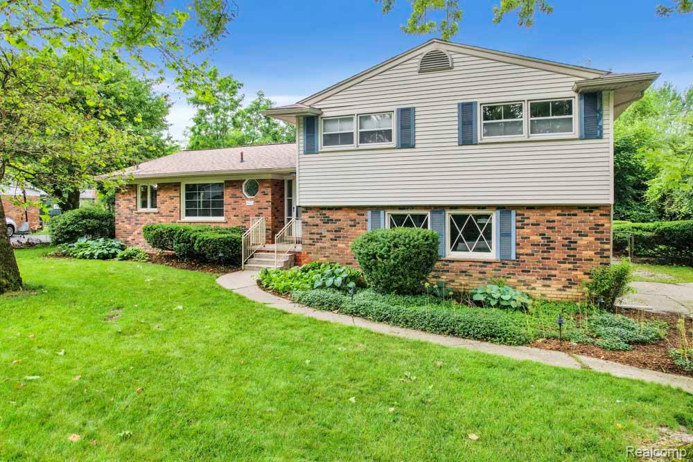 6672 Timber Ridge Drive, Bloomfield Hills, MI 48301 — Photo 2