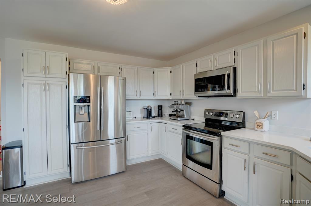 4392 OAK TREE Trail, Fenton, MI 48430 — Photo 20