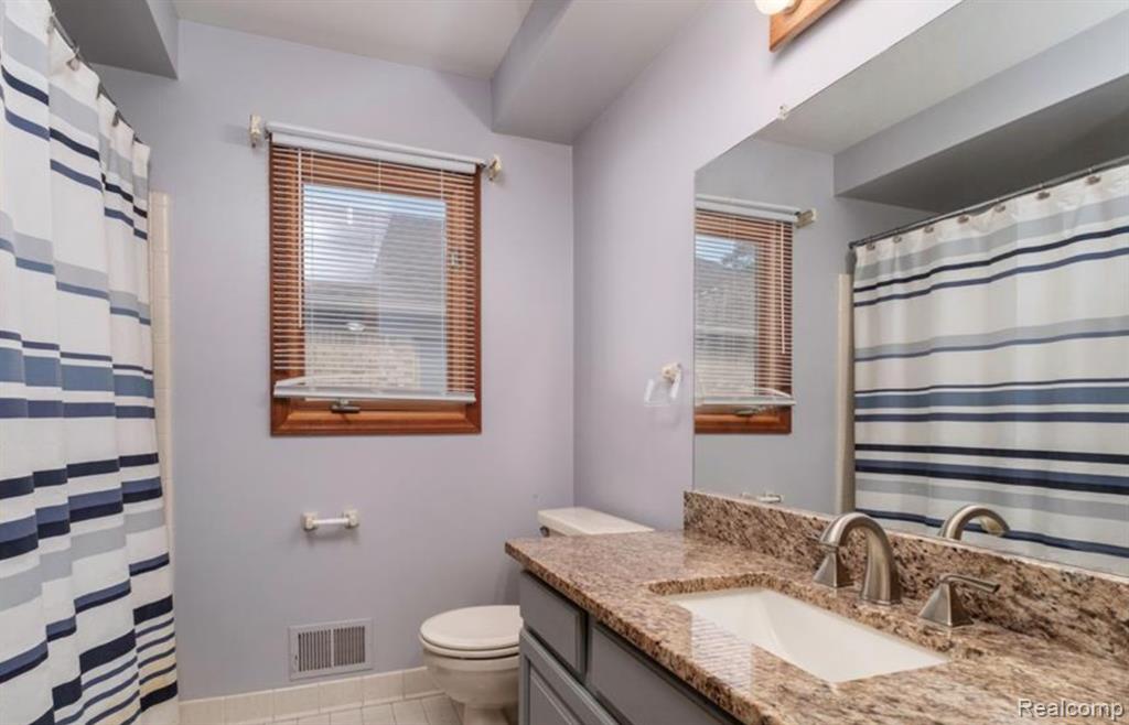 44000 Dunham Court, Clinton Twp, MI 48038 — Photo 9