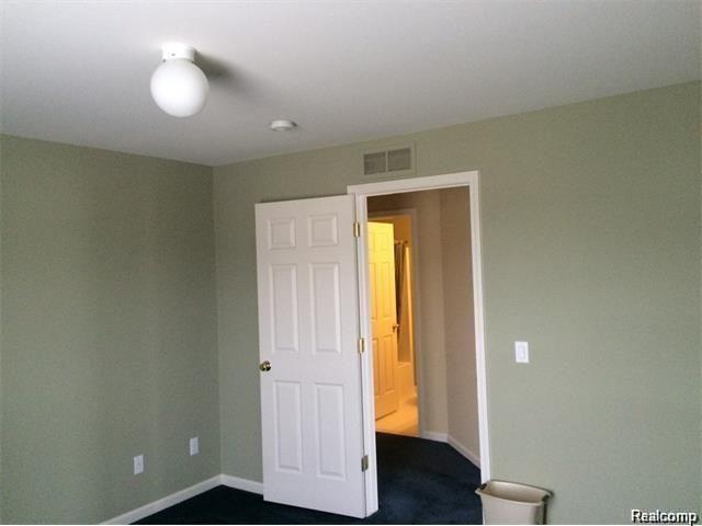 14210 Addington Drive, Commerce Twp, MI 48390 — Photo 15