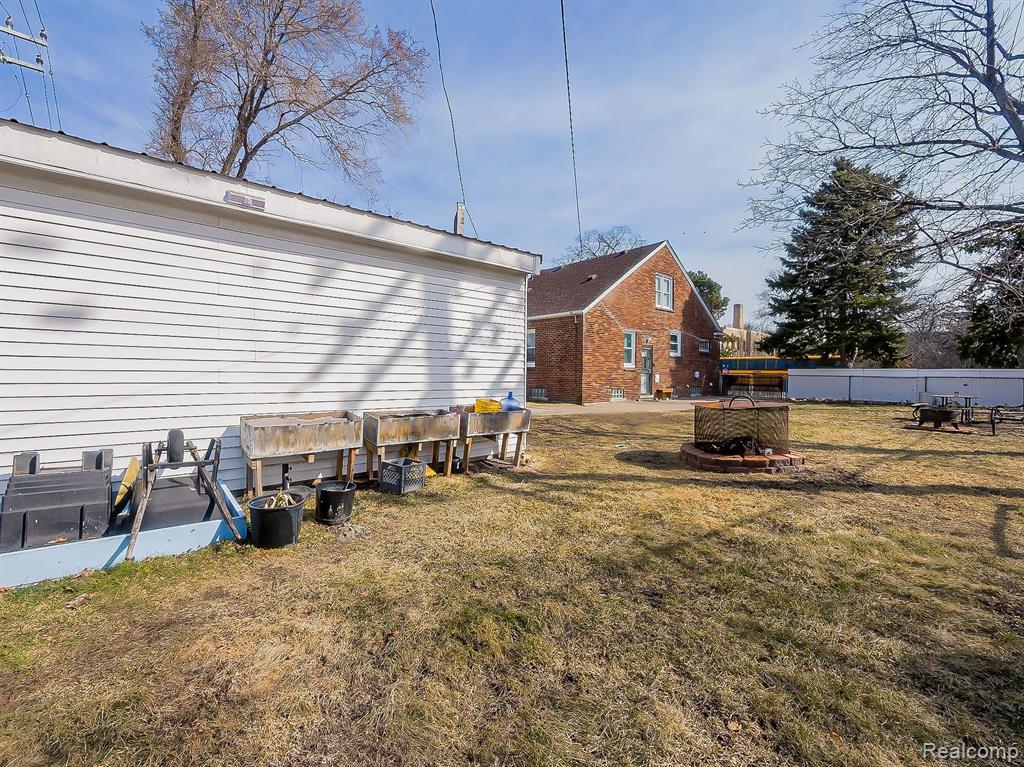 18035 HELEN Street, Detroit, MI 48234 — Photo 23