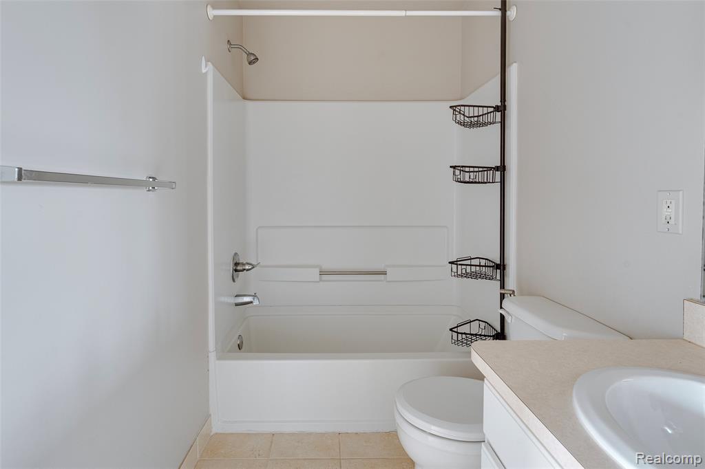 432 CHERRY ORCHARD Road, Canton, MI 48188 — Photo 32