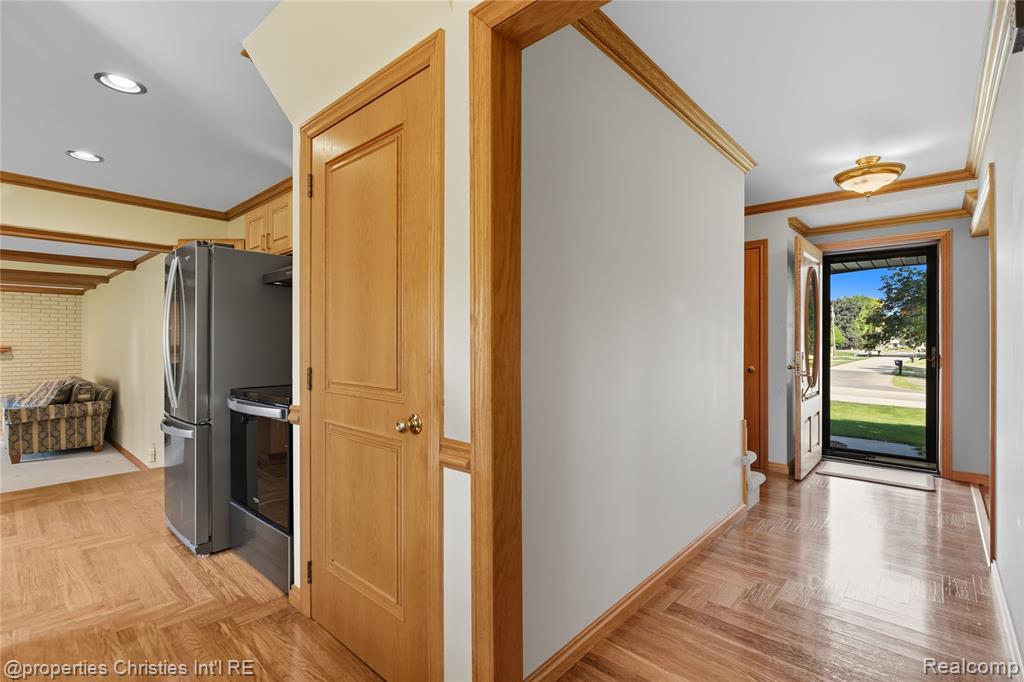 6308 Donnybrook Drive, Shelby Twp, MI 48316 — Photo 8
