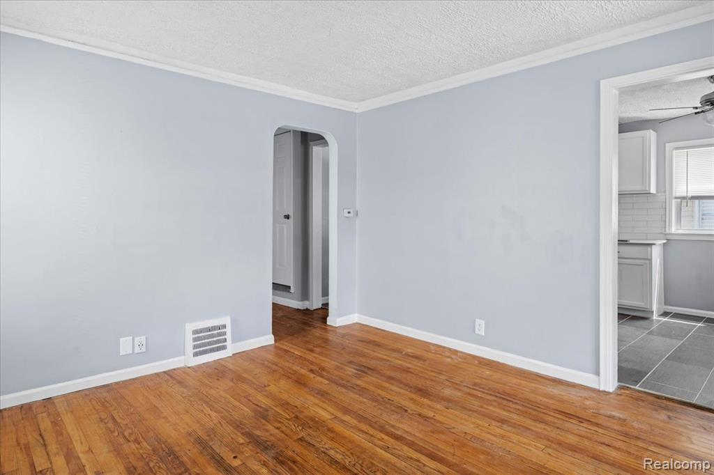 7800 Greenview Avenue, Detroit, MI 48228 — Photo 4