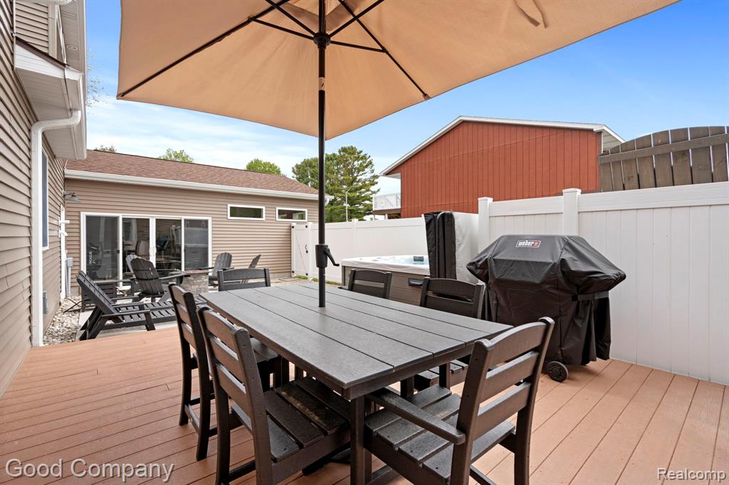 612 N LAKESHORE Drive, Ludington, MI 49431 — Photo 44