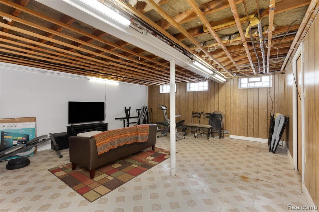 25376 Lyncastle Street, Farmington, MI, 48336