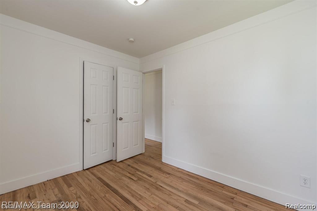 24601 STANFORD Street, Dearborn Heights, MI 48125 — Photo 19