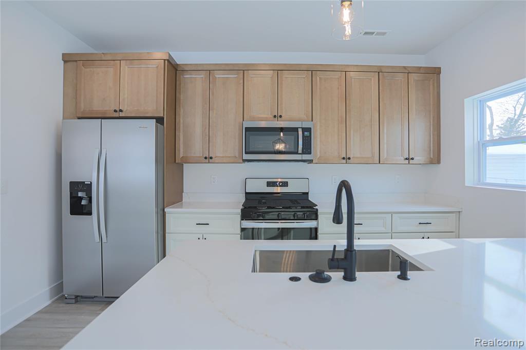 9 Queen Street, Mount Clemens, MI 48043 — Photo 11