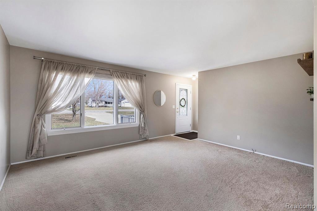 6040 E HILL Road, Grand Blanc, MI 48439 — Photo 5