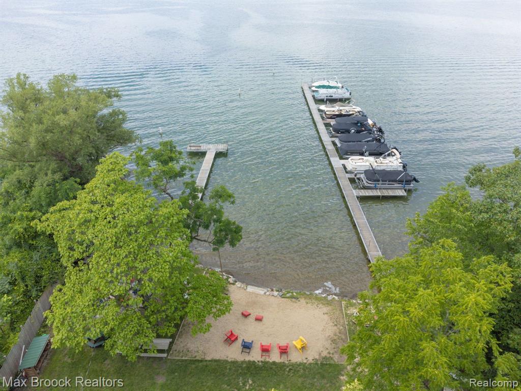 4053 HARBOR VISTA Drive, Orchard Lake Village, MI 48323 — Photo 35