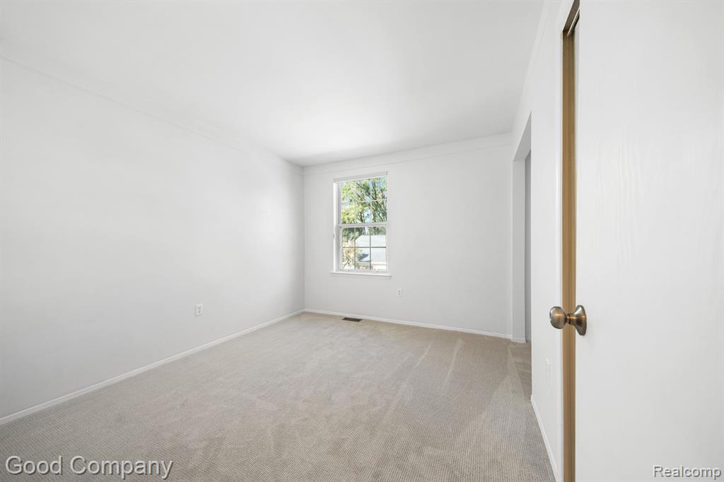 2068 Hidden Meadows Drive, unit D, Walled Lake, MI 48390 — Photo 13