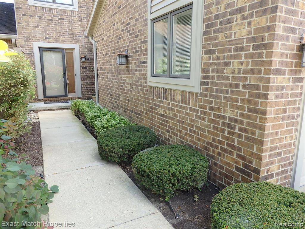 6896 NORTHCREST Way E, 15, Clarkston, MI — Photo 14
