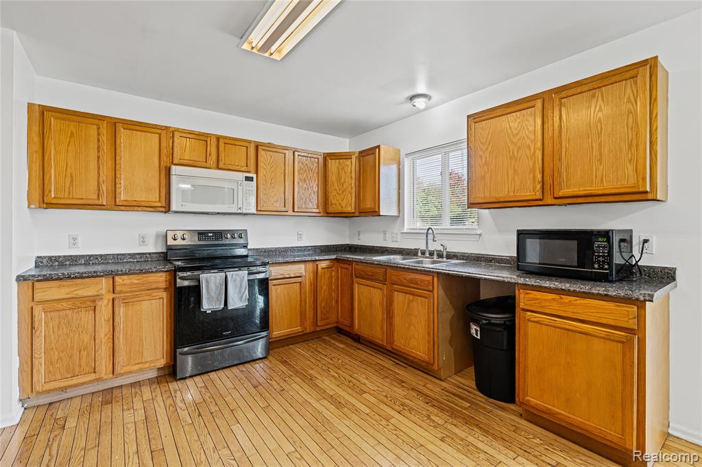 805 Columbia Drive, Flint, MI 48503 — Photo 14