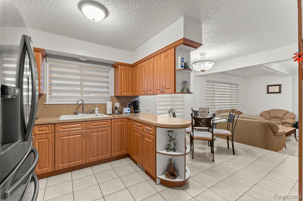 26611 Cecile Street, Dearborn Heights, MI 48127 — Photo 17