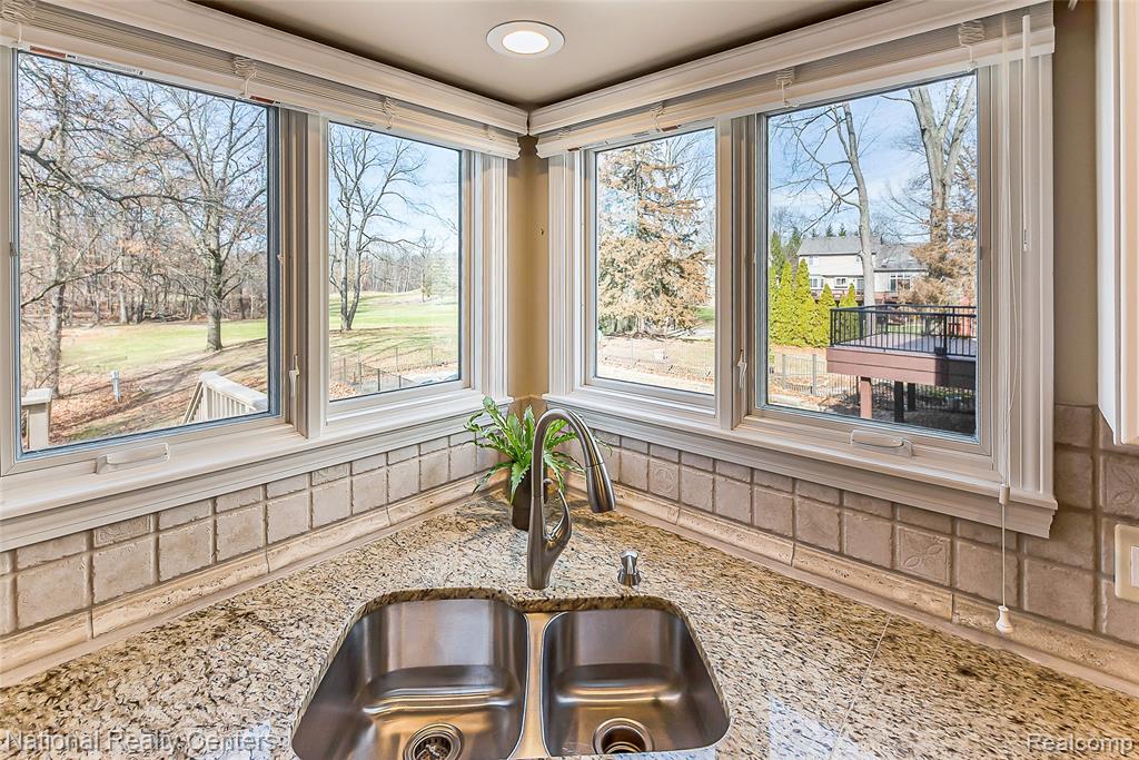 5451 Wentworth Drive, Commerce Twp, MI 48382 — Photo 14