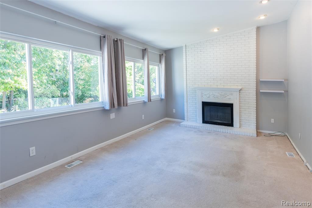 7337 Oak Tree Drive, West Bloomfield, MI — Photo 12