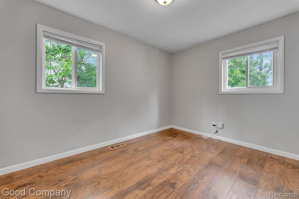 46 W MAPLEDALE Avenue, Hazel Park, MI 48030 — Photo 13