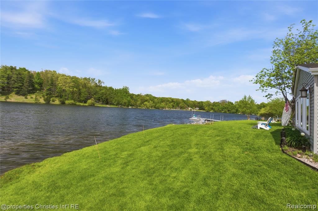 6672 Seth Court, Clarkston, MI 48348 — Photo 12