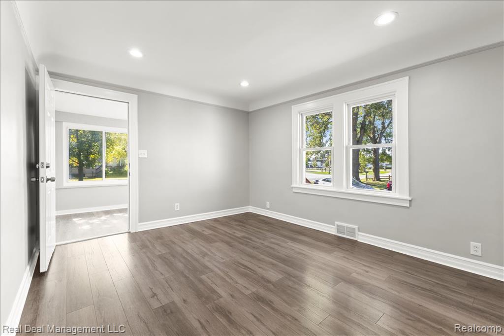 4414 Monroe Avenue, Waterford, MI 48329 — Photo 11