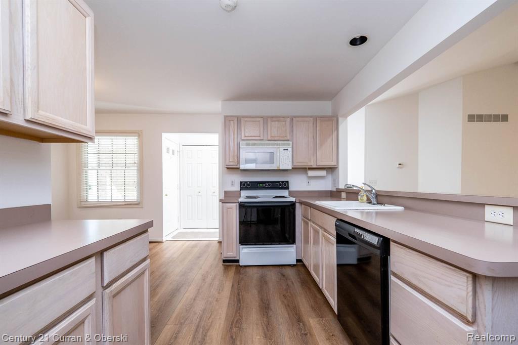 41898 RIVERWOOD Court, Canton, MI 48187 — Photo 12