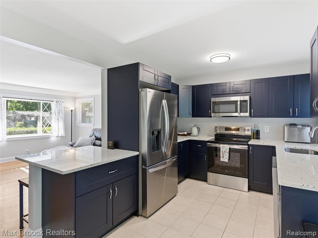 47375 Harry Street, Utica, MI 48317 — Photo 11