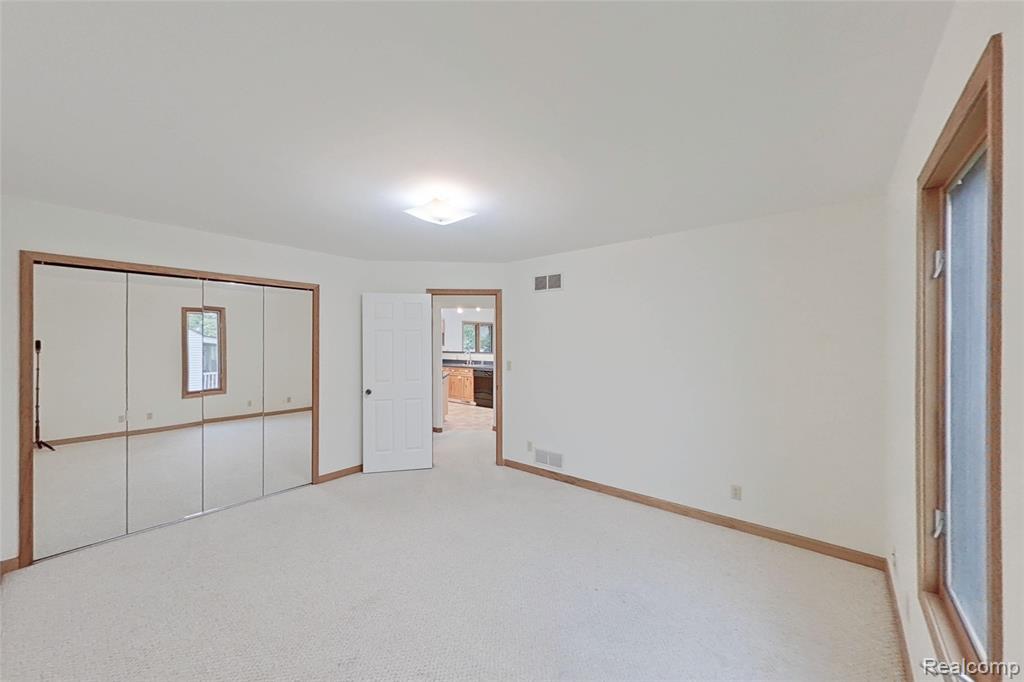 8844 RIVERSIDE Drive, Brighton, MI 48116 — Photo 19