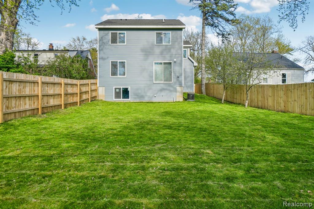 340 Dover Road, Waterford, MI 48328 — Photo 37