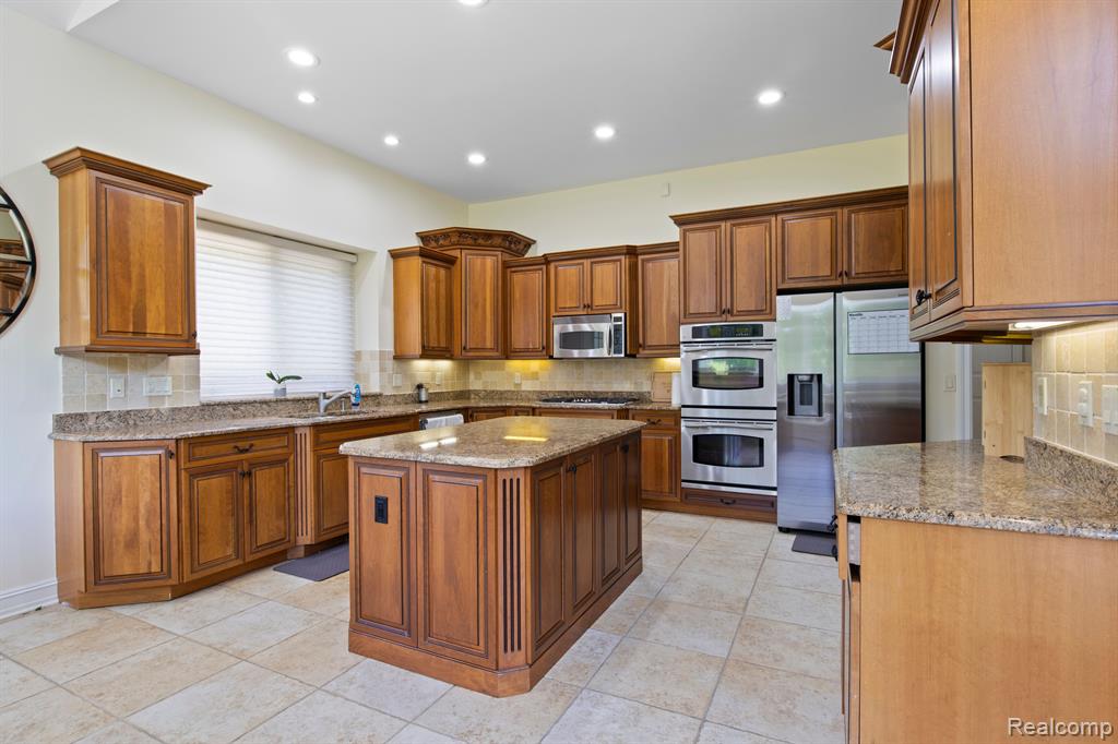 8151 ROLLING MEADOWS Drive, Canton, MI 48187 — Photo 35