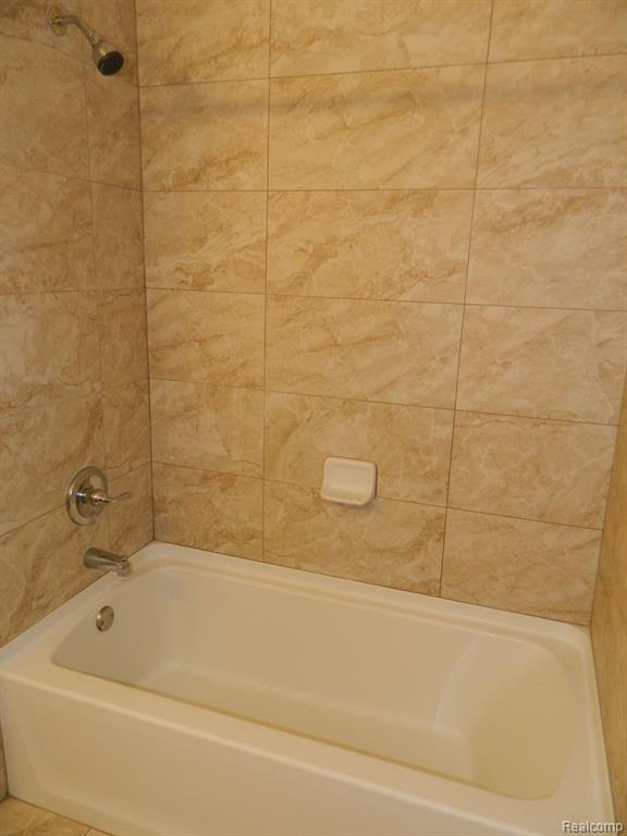 5483 Seabreeze Lane, Sterling Heights, MI 48310 — Photo 13