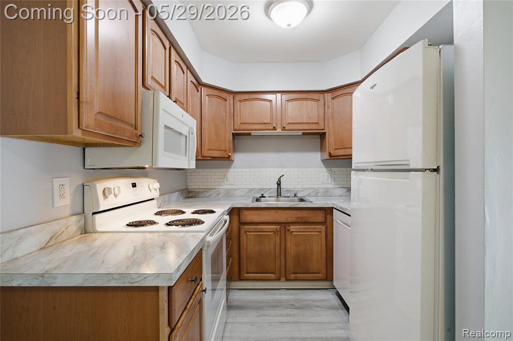 7708 Manor Circle, 103, Westland, MI — Photo 9