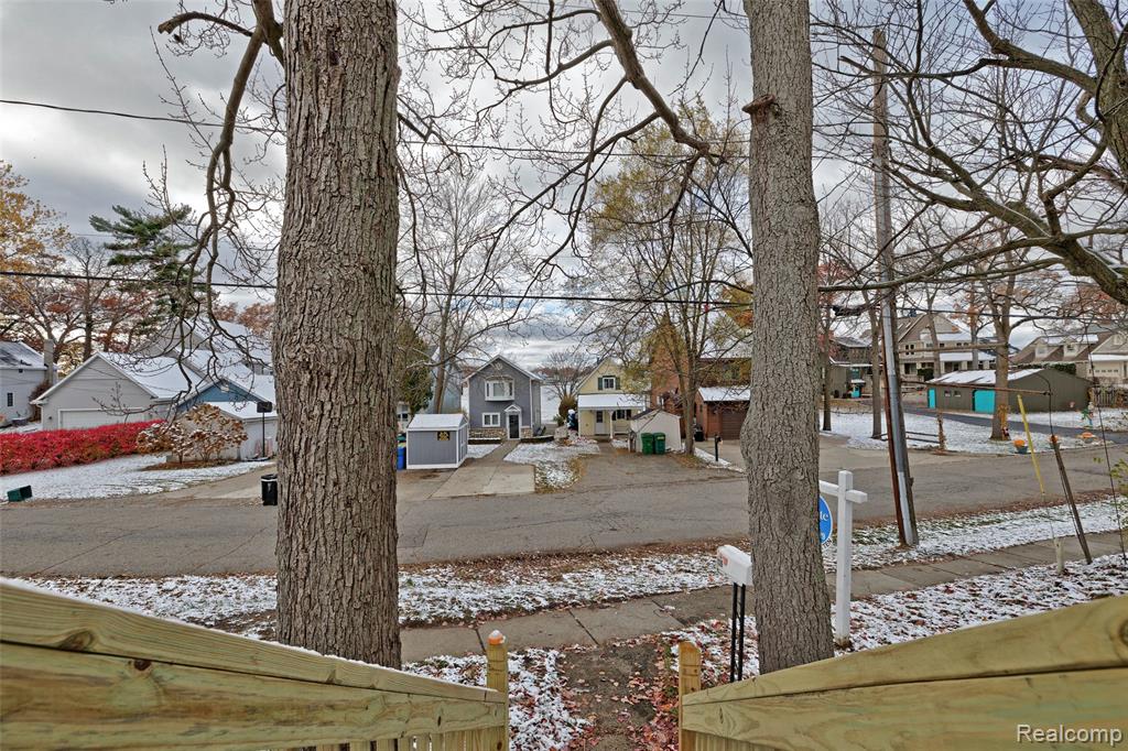 126 N North Shore Drive, Lake Orion, MI 48362 — Photo 4