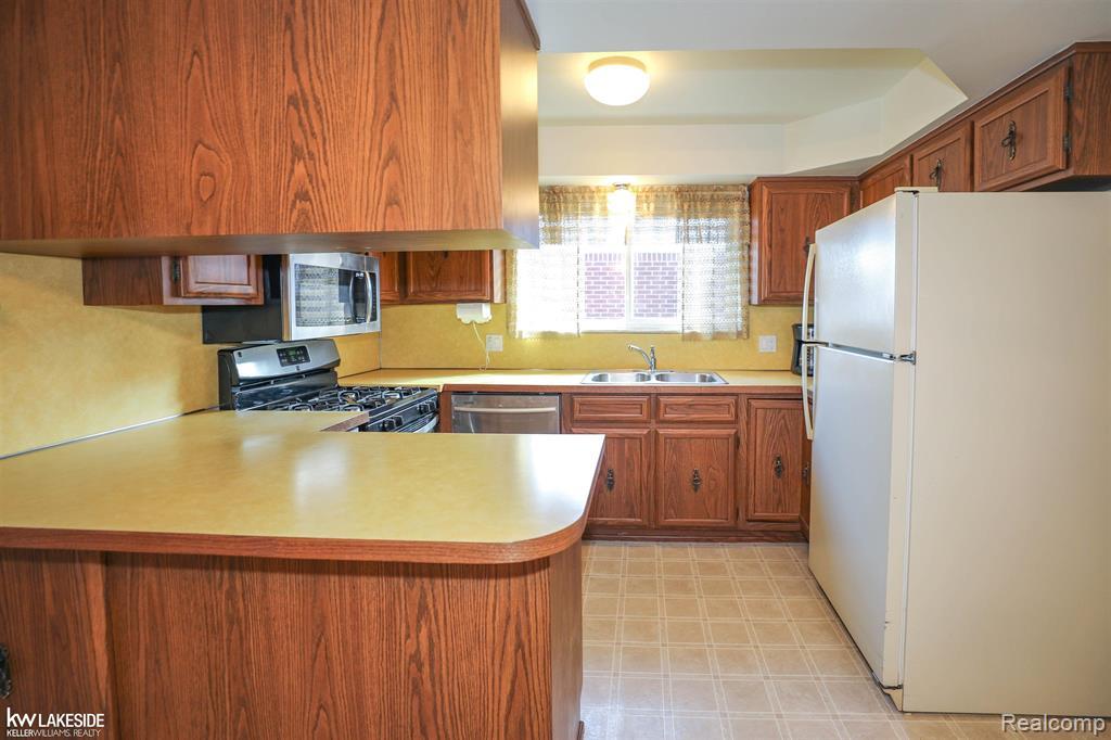 13325 Iowa Drive, Warren, MI 48088 — Photo 9