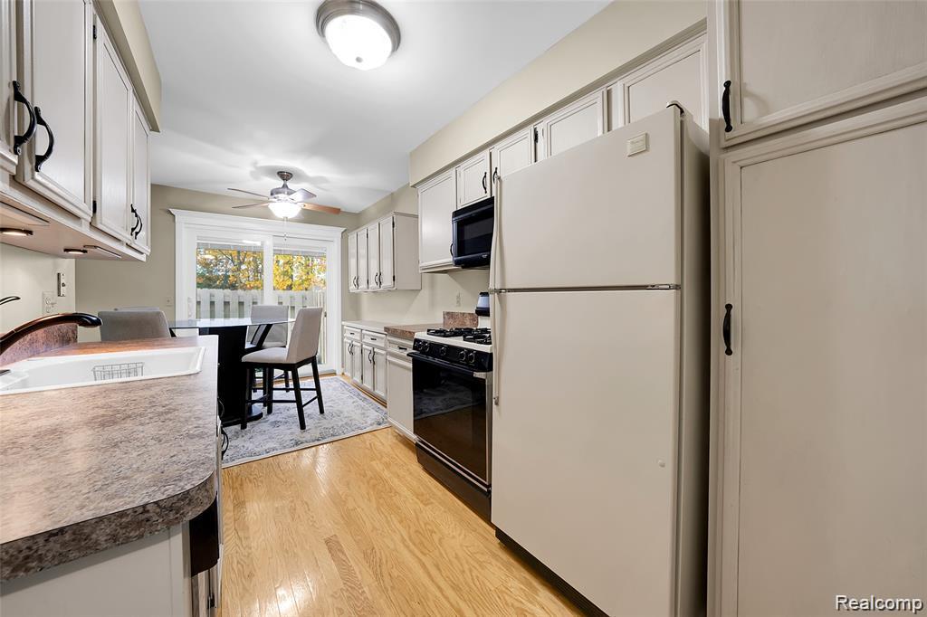 44167 Providence Drive, 326, Clinton Twp, MI 48038 — Photo 10