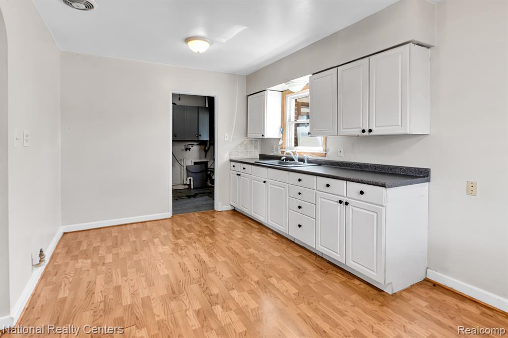 5909 MADISON Street, Taylor, MI 48180 — Photo 8