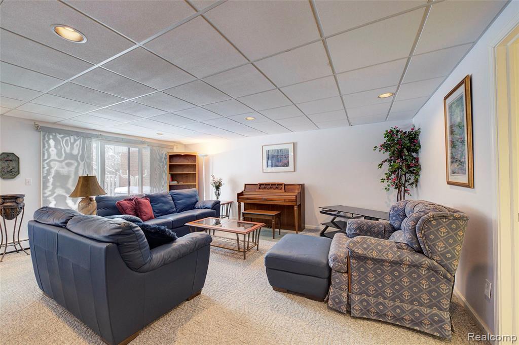 9870 Cambridge Court, 121-2, South Lyon, MI 48178 — Photo 22
