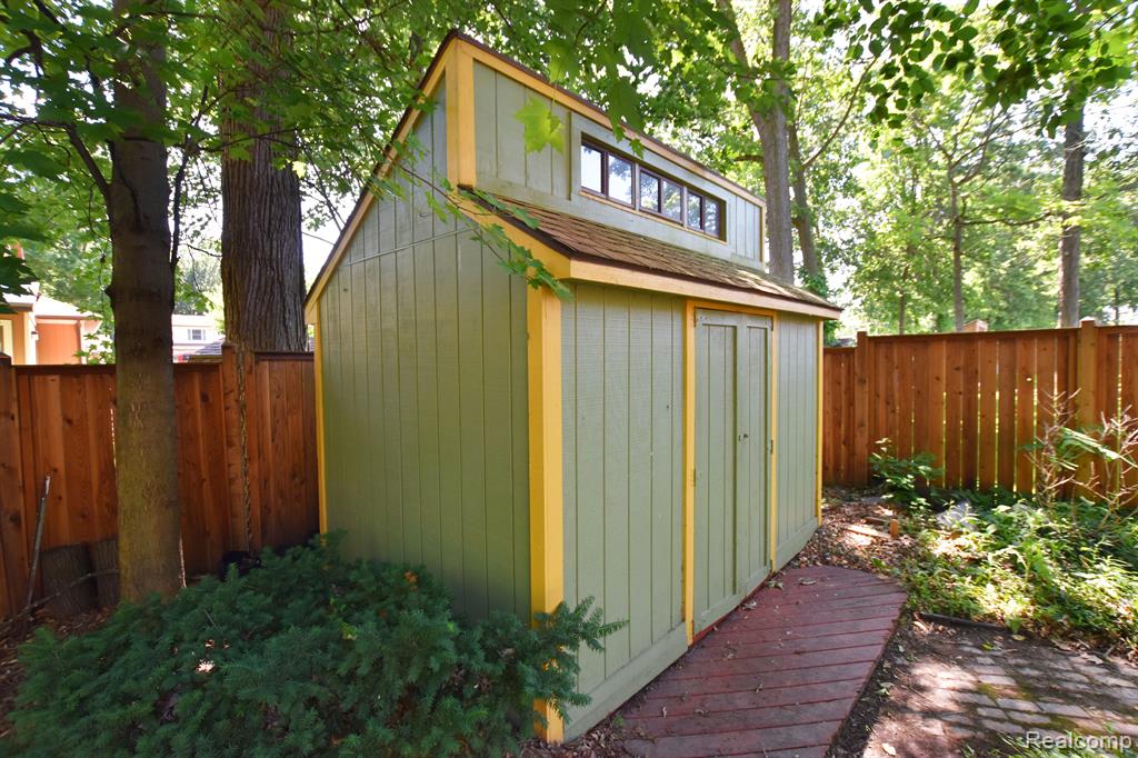 5168 WALDEN Drive, Swartz Creek, MI 48473 — Photo 18