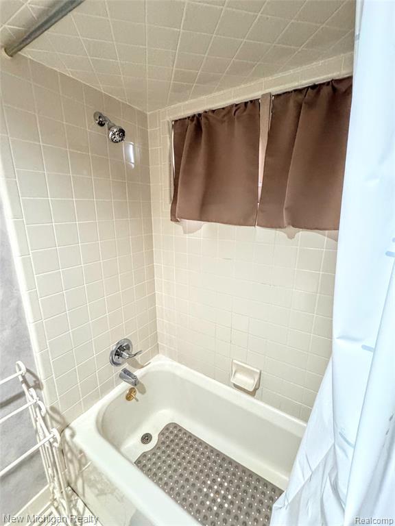 3989 S Shore Drive, Commerce Twp, MI 48382 — Photo 38