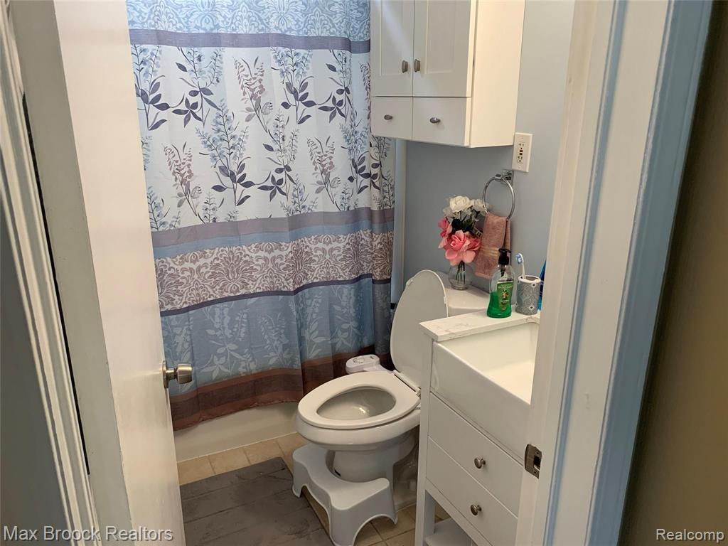 4412 BERKSHIRE Road, Royal Oak, MI 48073 — Photo 7