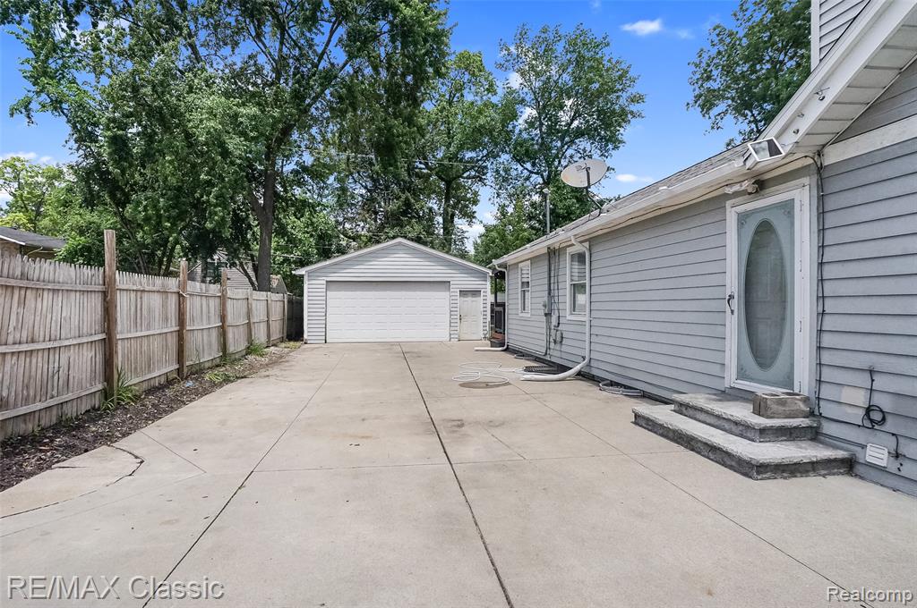525 E Lewiston Avenue, Ferndale, MI 48220 — Photo 29