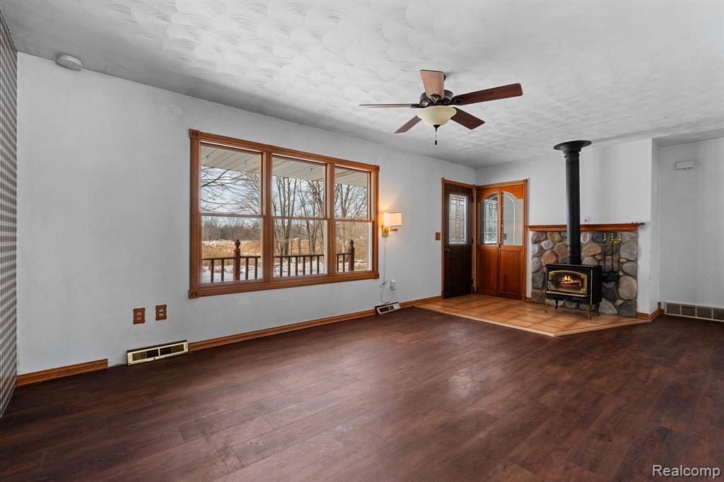 468 N Truhn Road, Fowlerville, MI 48836 — Photo 5