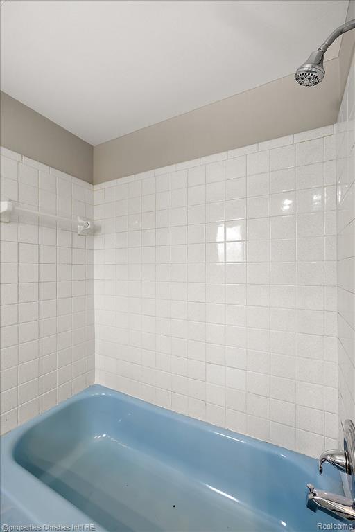 4160 Dawn Lane, West Bloomfield, MI 48323 — Photo 44