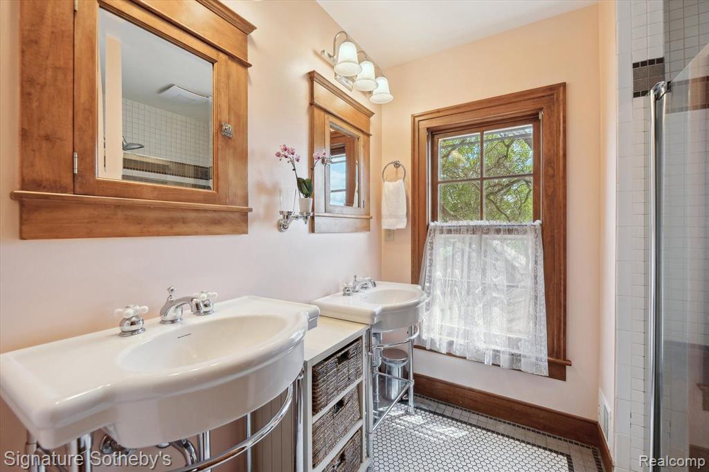 9827 KENNEDY Road, Munith, MI 49259 — Photo 36