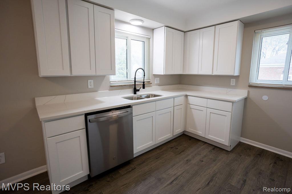 16133 Bell Avenue, Eastpointe, MI 48021 — Photo 4
