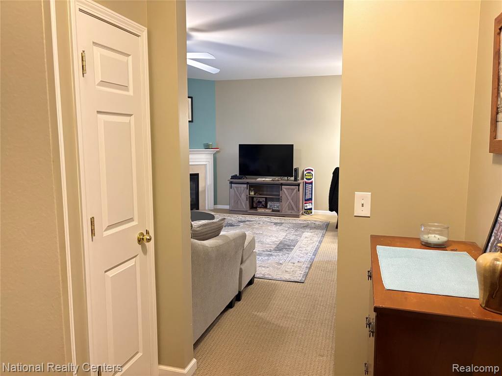 7053 Magnolia Lane, Waterford, MI 48327 — Photo 11