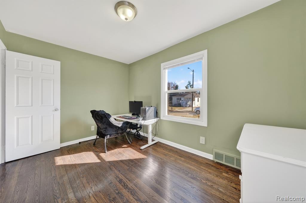 438 W Brockton Avenue, Madison Heights, MI 48071 — Photo 23