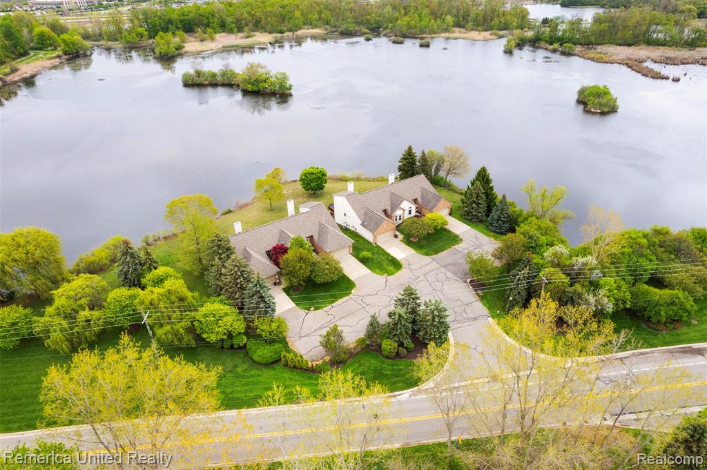 450 Berry Lake Drive, Commerce Twp, MI 48390 — Photo 28