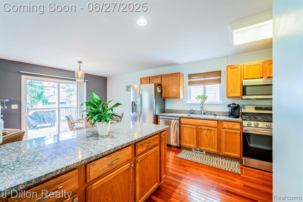 5778 Savoy Drive, Waterford, MI 48327 — Photo 9