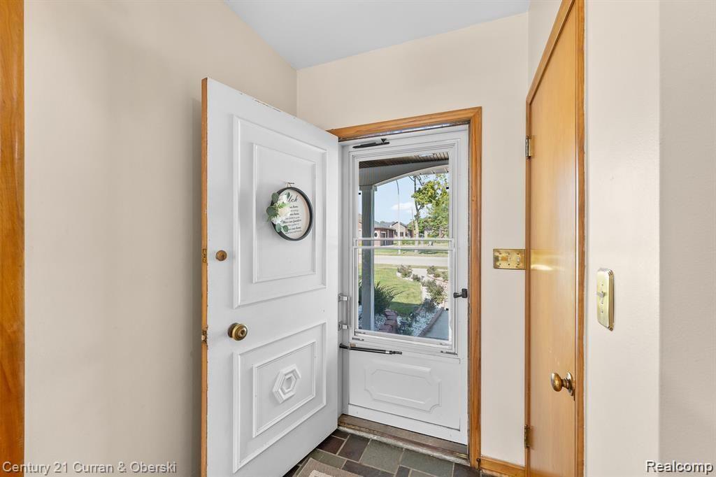 730 WOODCREST Drive, Dearborn, MI 48124 — Photo 2